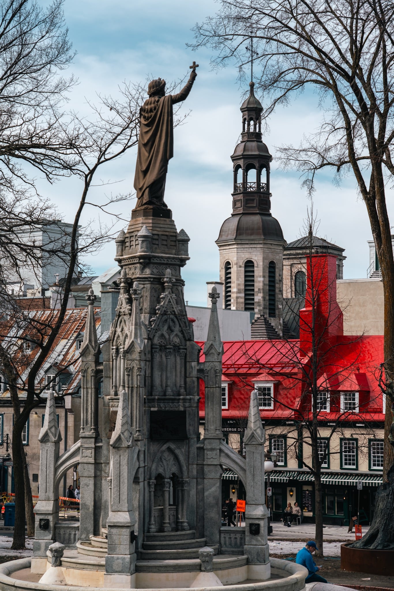 A monument standing over Place d'Armes in Old Quebec