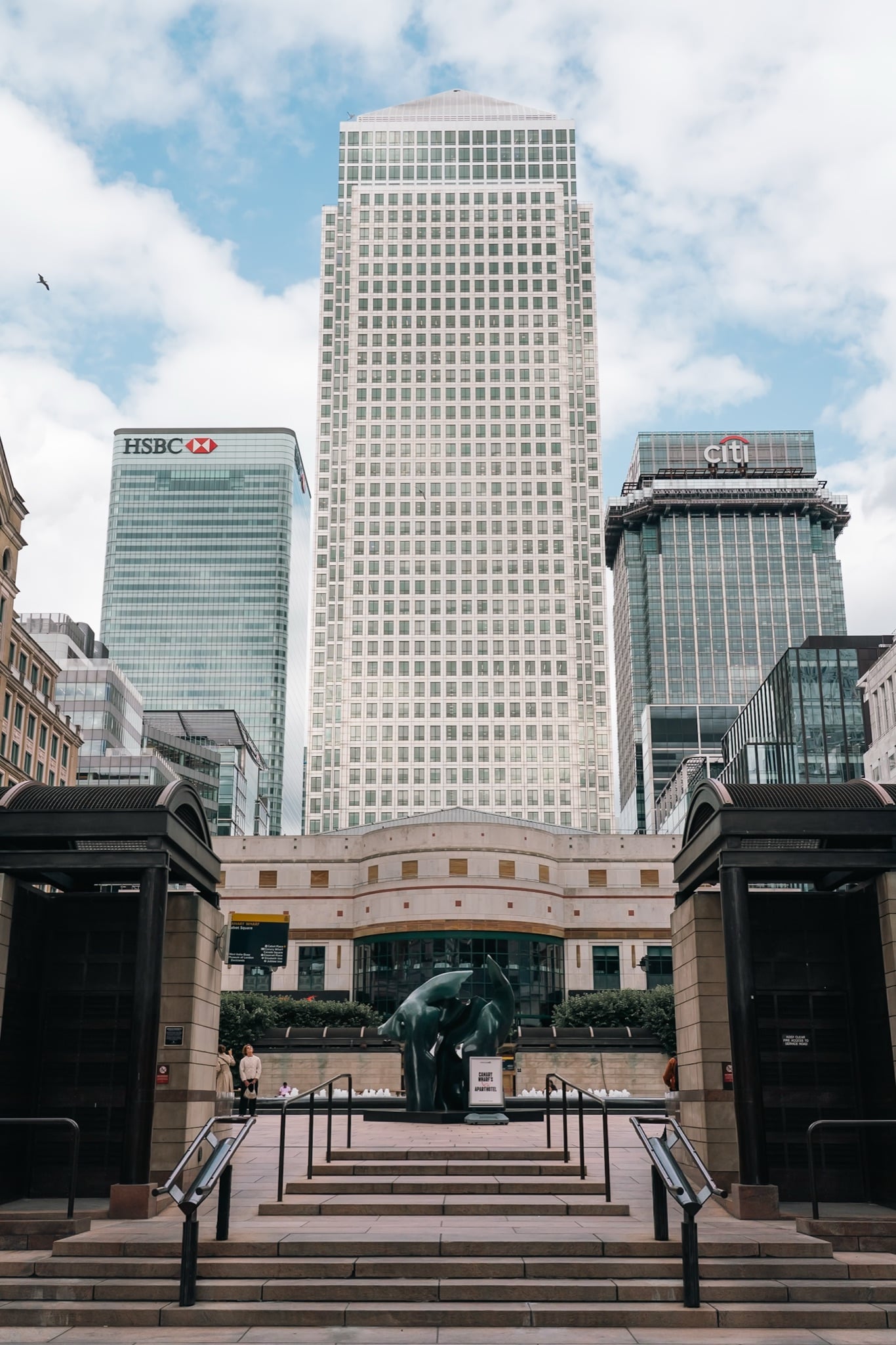 One Canada Square towering over Canary Wharf, flanked by the HSBC and Citi buildings