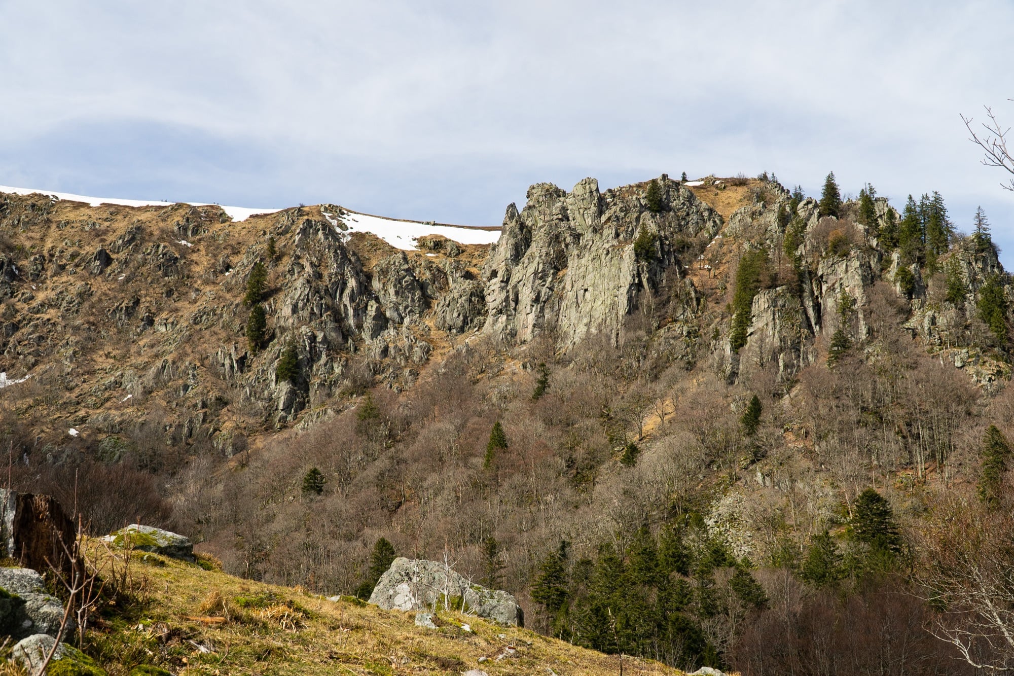 Rocky crags along a Vosges ridge with lingering patches of snow above Gérardmer