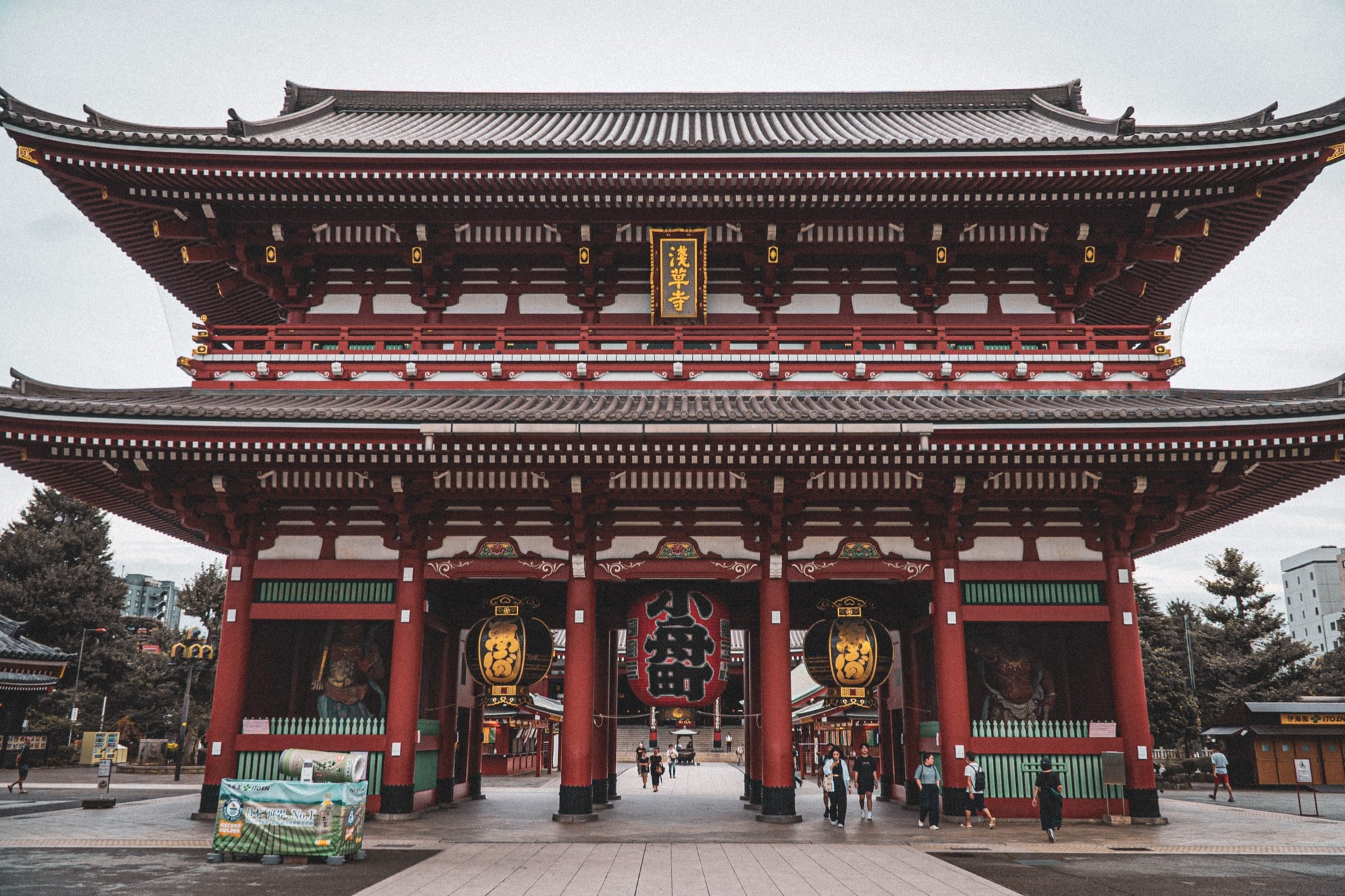 The Kaminarimon lantern at Sensō-ji, Asakusa