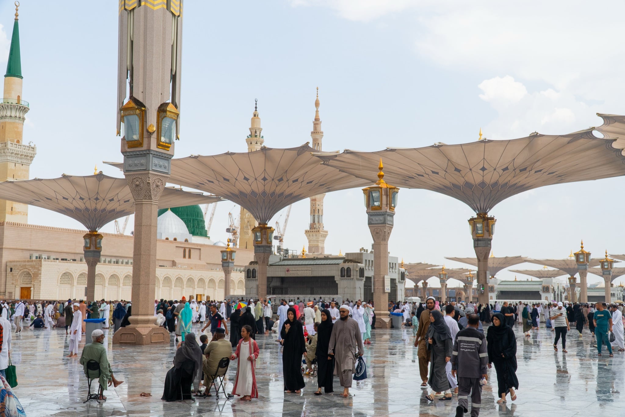 The minarets and canopied courtyard of Al-Masjid an-Nabawi