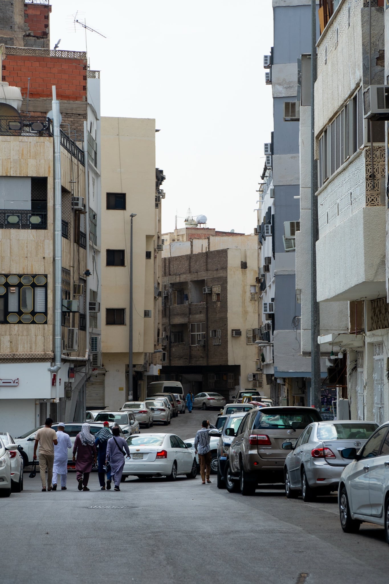 A quiet Madinah street seen at street level