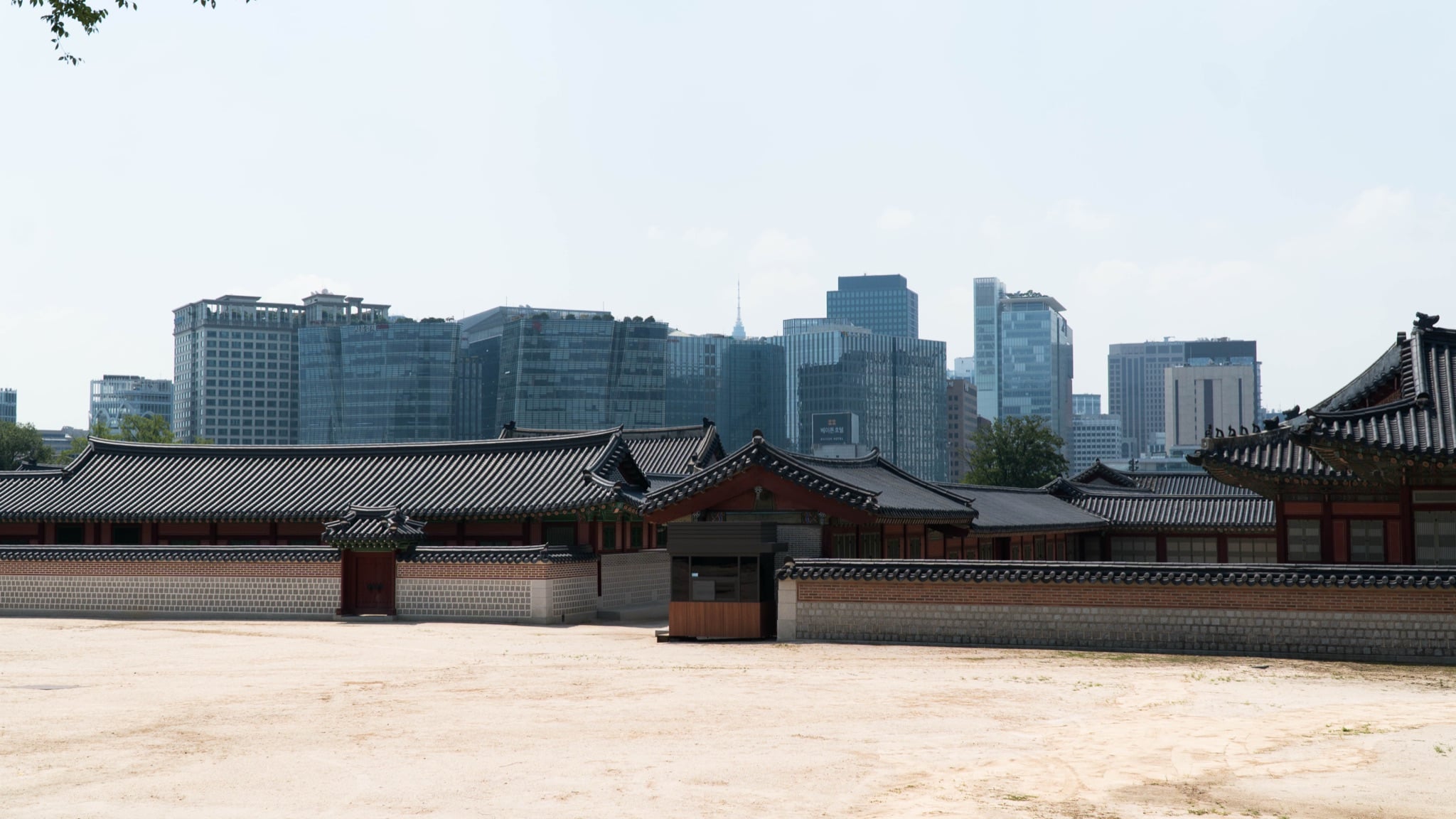 Palace halls under a wide sky, Gyeongbokgung, Seoul