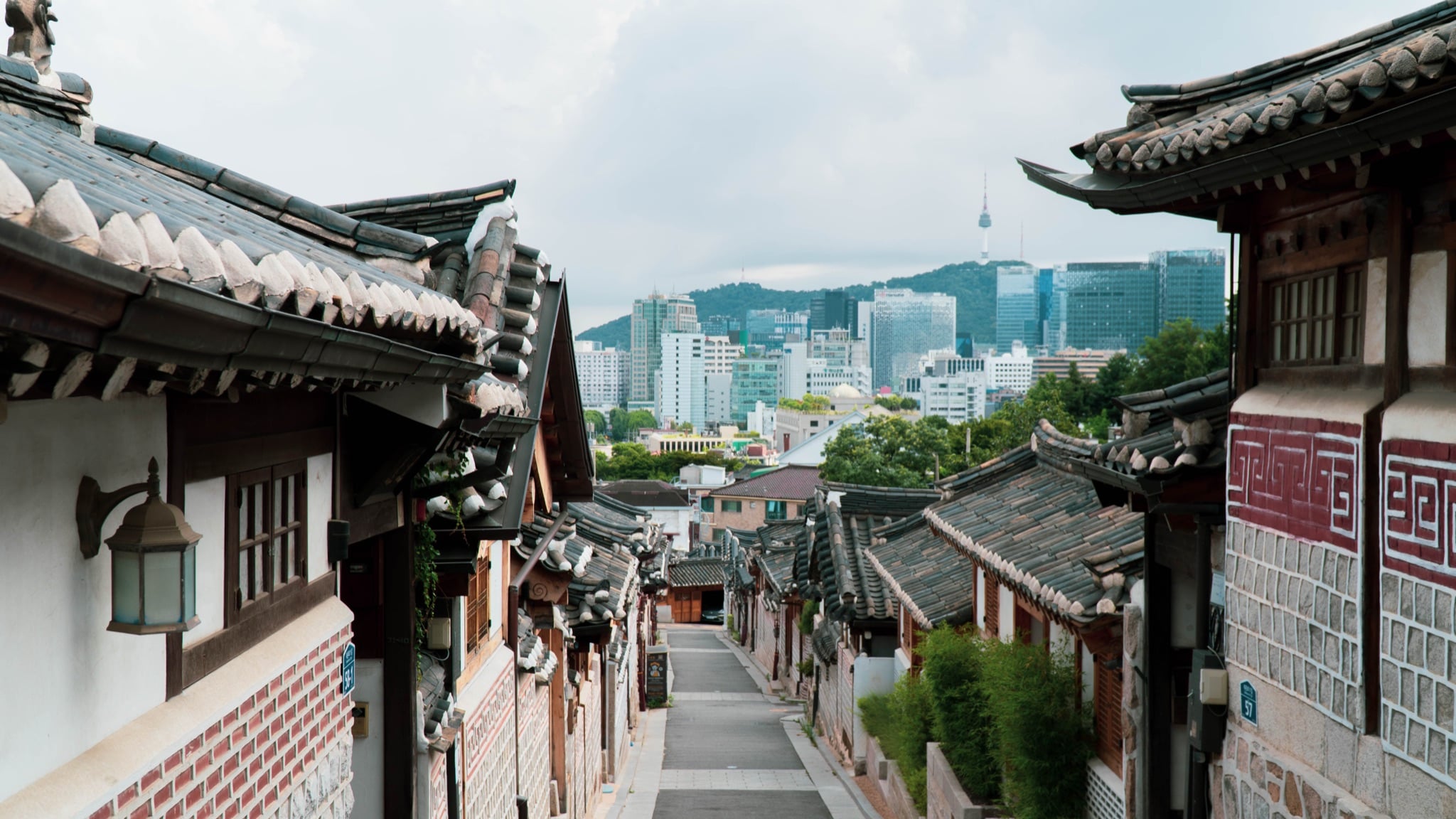 Rooftops of a Seoul residential quarter