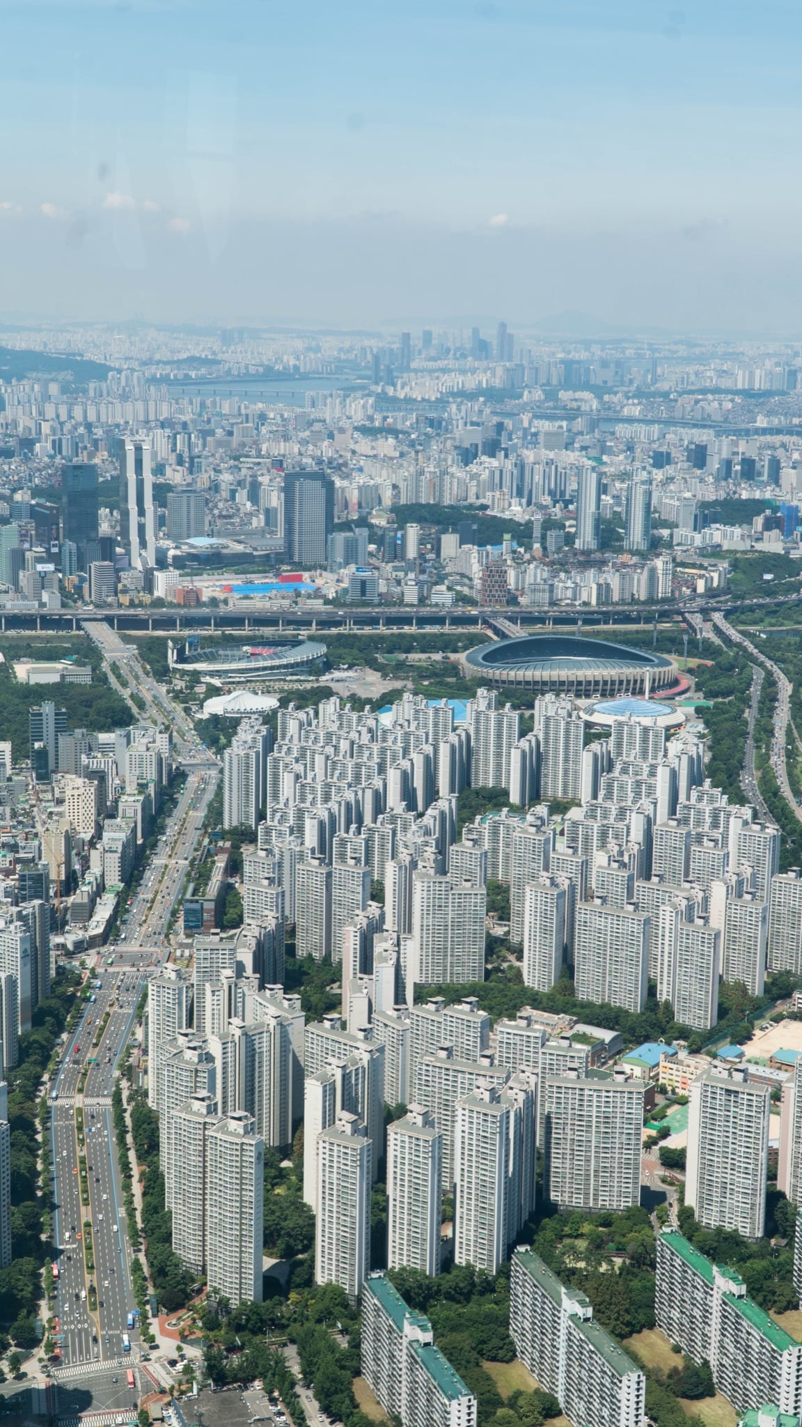 The Seoul skyline rising in a vertical sweep