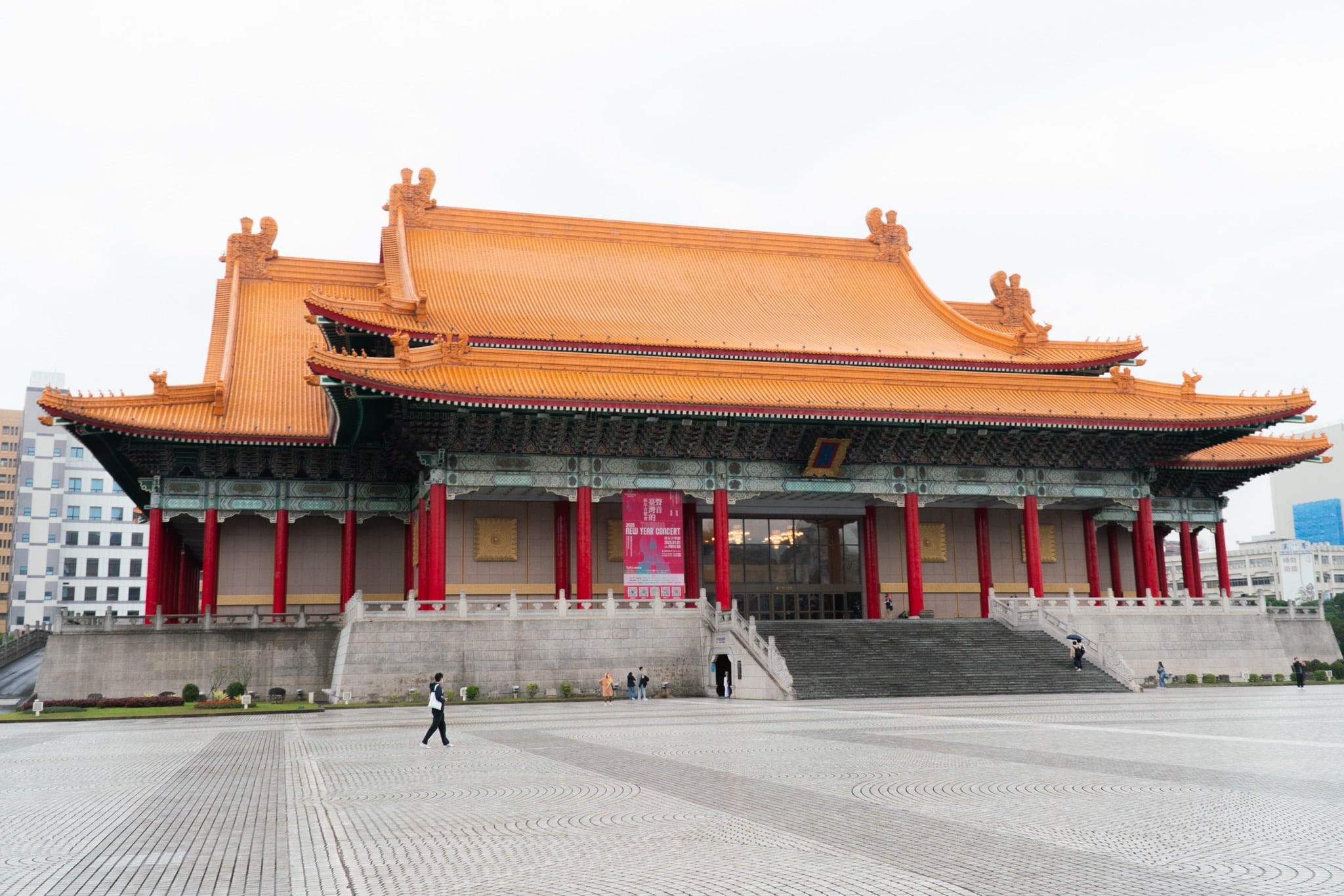 The memorial plaza framed by its ceremonial gate, Taipei