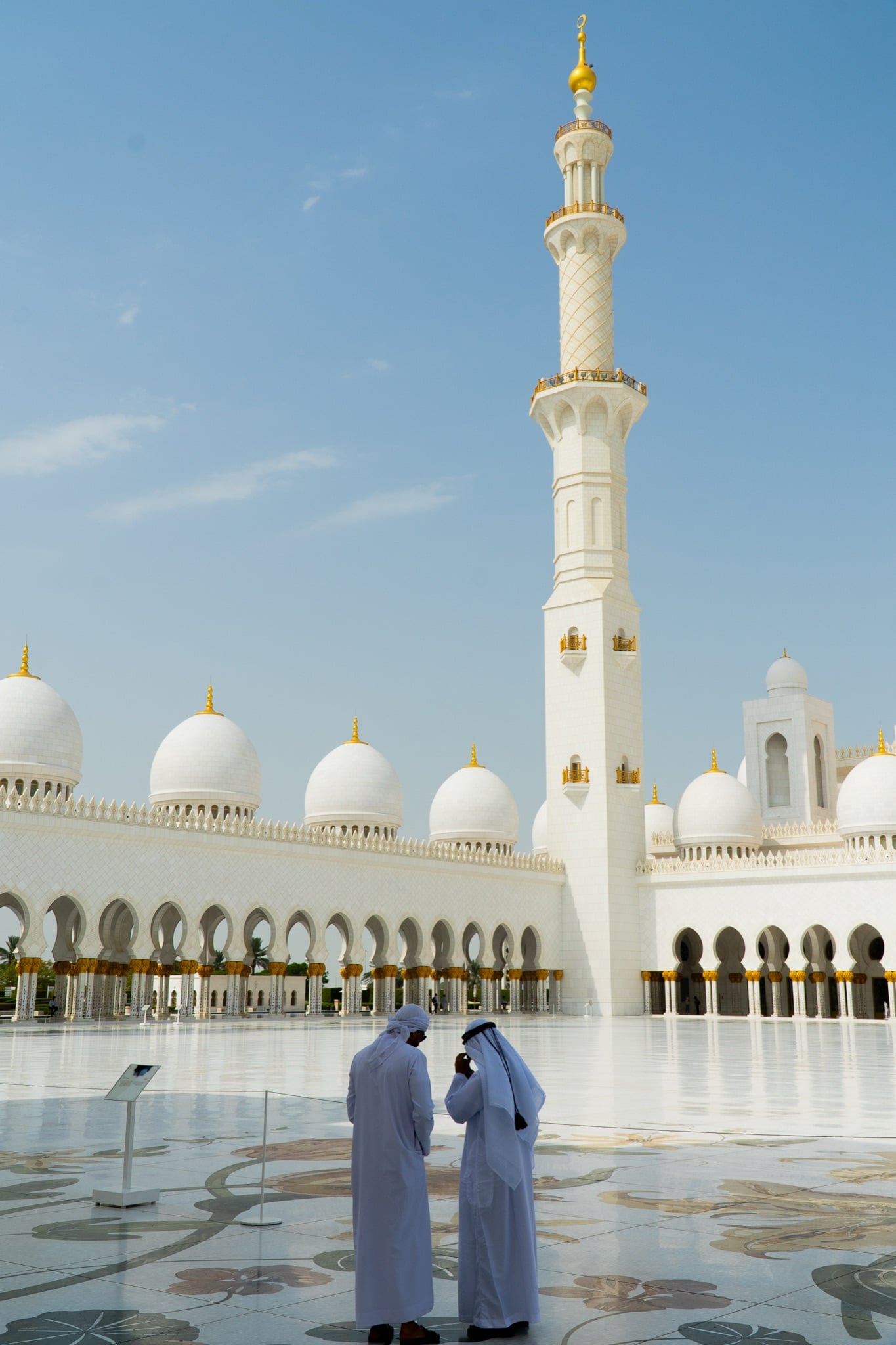 A corner minaret of the Grand Mosque framed by the arcade